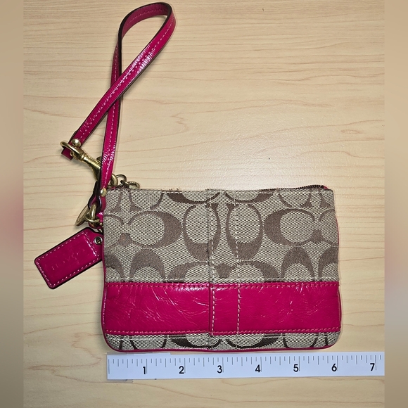 COACH 41637 Signature Brown & Fuchsia Pink Patent Leather Wristlet Legacy Lining - Picture 2 of 12